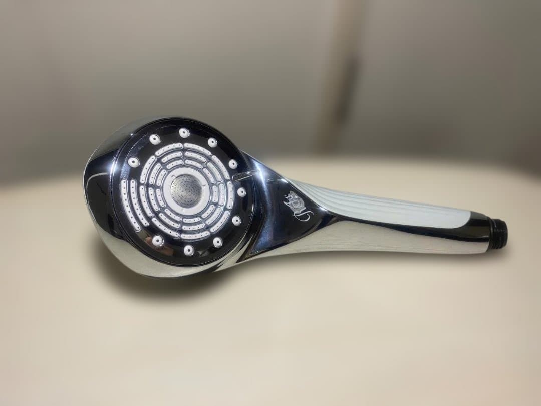 ReFa シャワーヘッド シルバーとホワイト