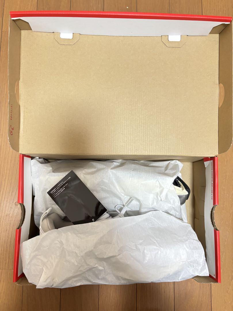 新品未使用　NIKE ナイキ V2K RUN 25.5㎝