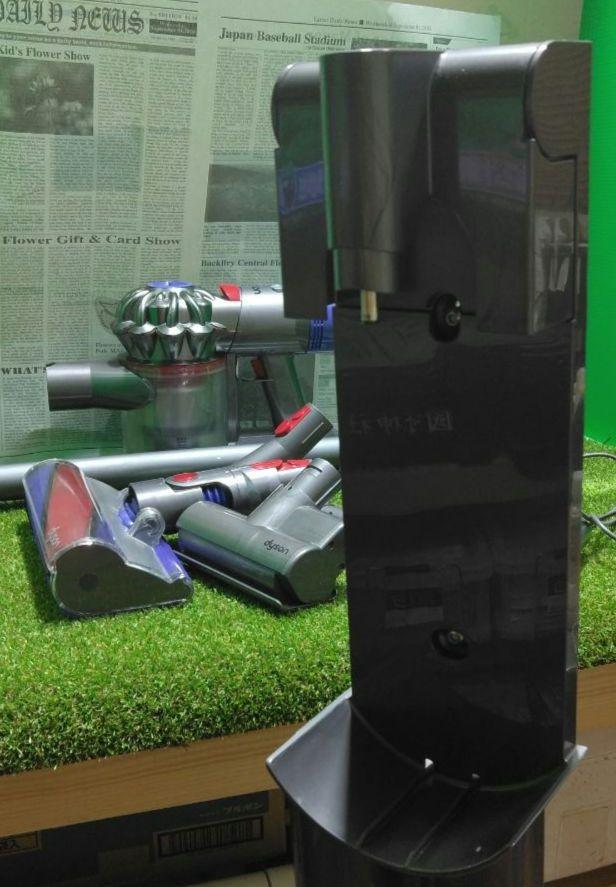 ダイソン　Dyson スタンド付 V8　コードレス　クリーナー　掃除機　SV10