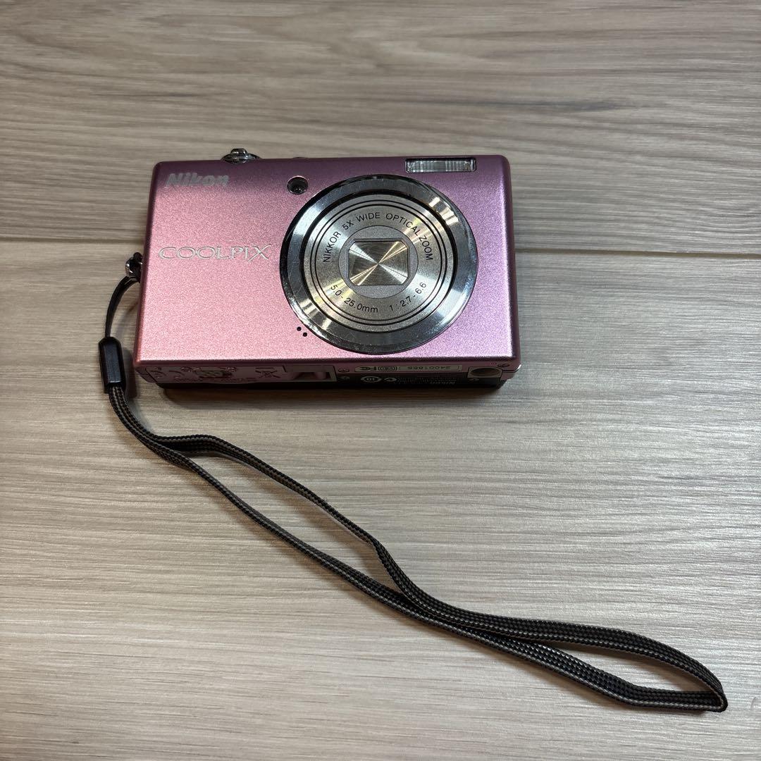 Nikon Coolpix ピンク