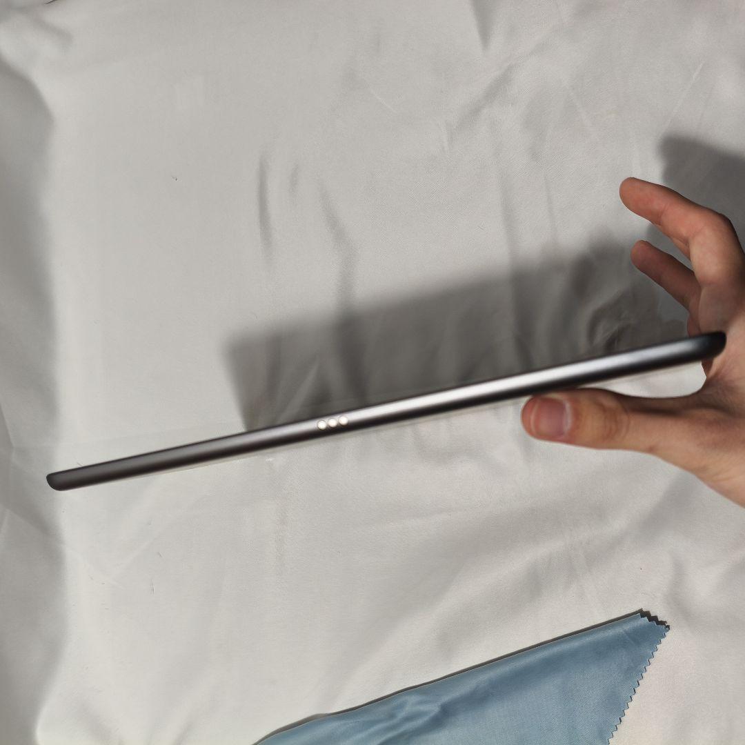 iPad 第7世代 2019年モデル　32GB Cellular 白ロム