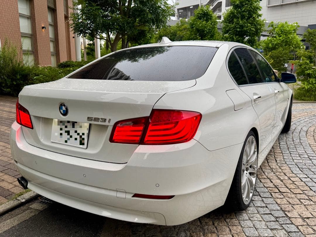 BMW 5シリーズ523i 新品タイヤ& 20インチアルミ・ナビTV・黒革 BMW 5シリーズ523i 新品タイヤ& 20インチアルミ・ナビTV・黒革