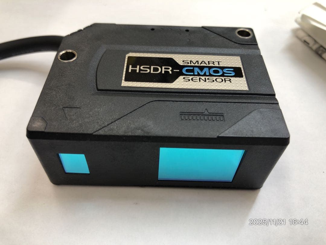 OMRON ZXO-LD300A61 アンプ内蔵CMOSレーザーセンサomron