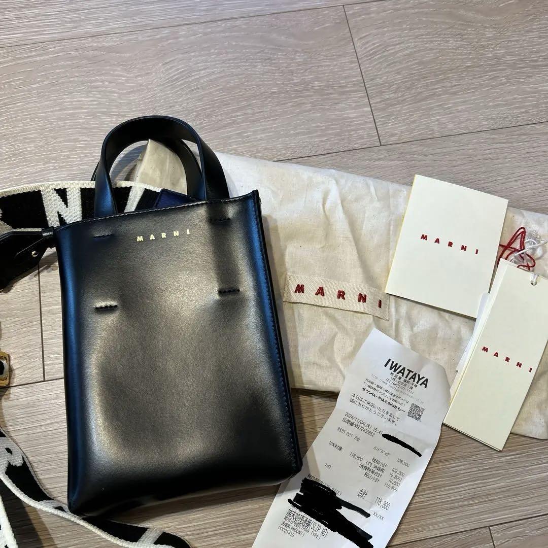 MARNI ブラックレザーショルダーバッグ