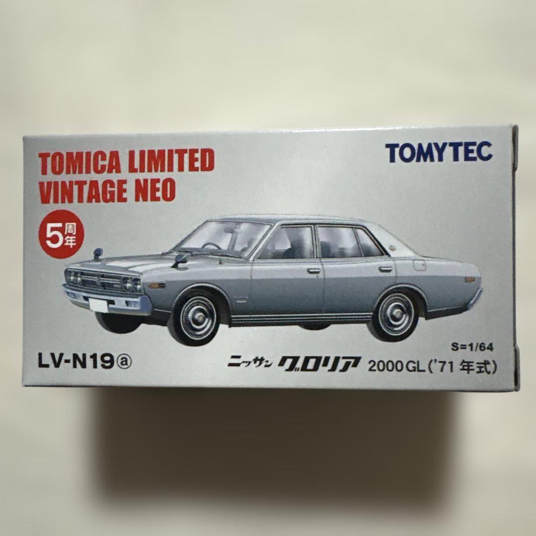 トミカリミテッドヴィンテージネオ　ニッサン　グロリア