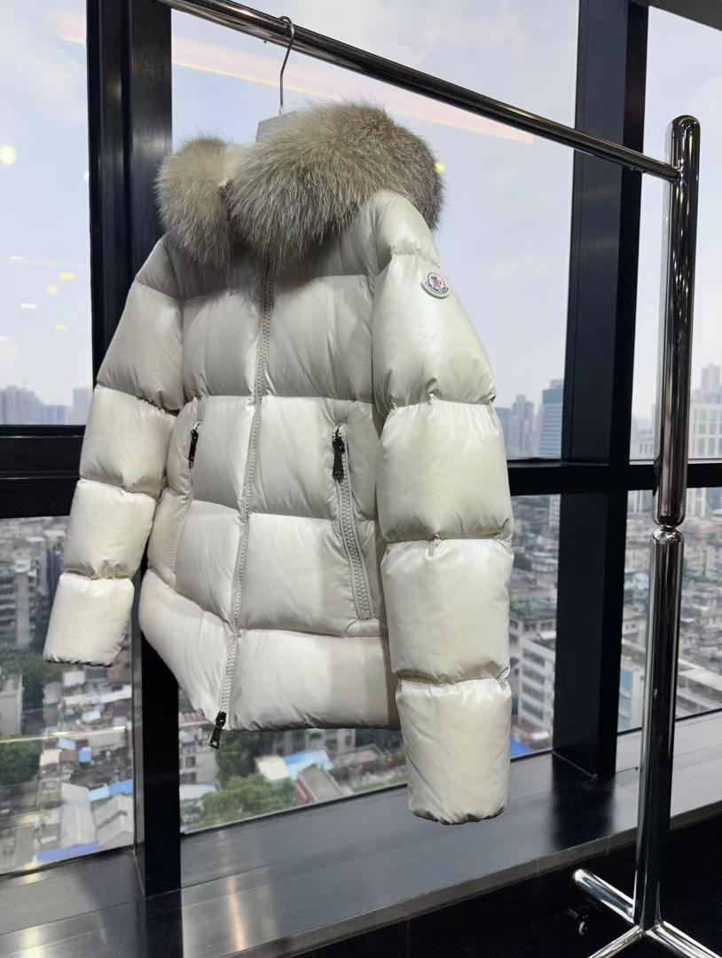 今週限定価格 MONCLER 美品 ダウンジャケット　サイズ　1
