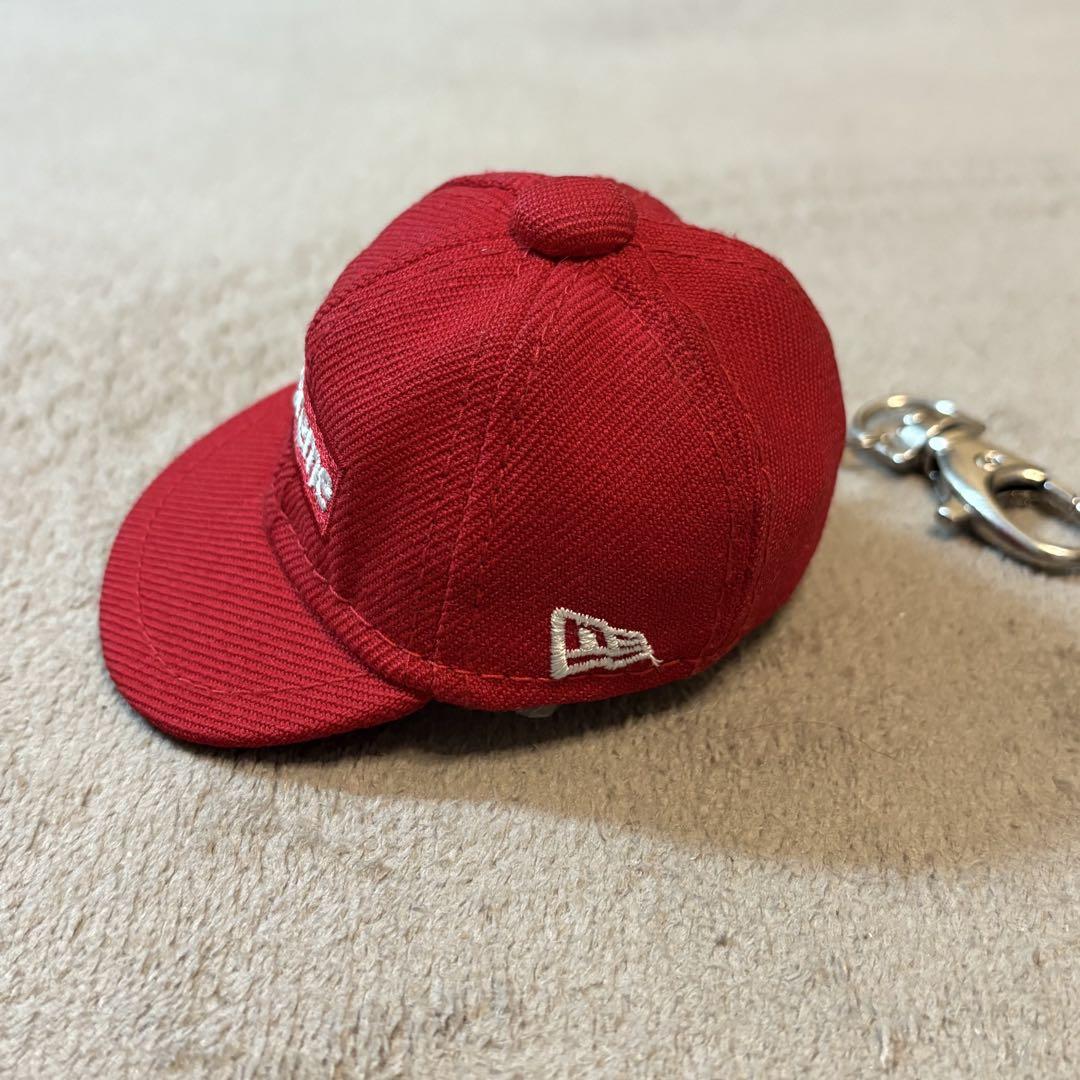 supreme new era キーホルダー