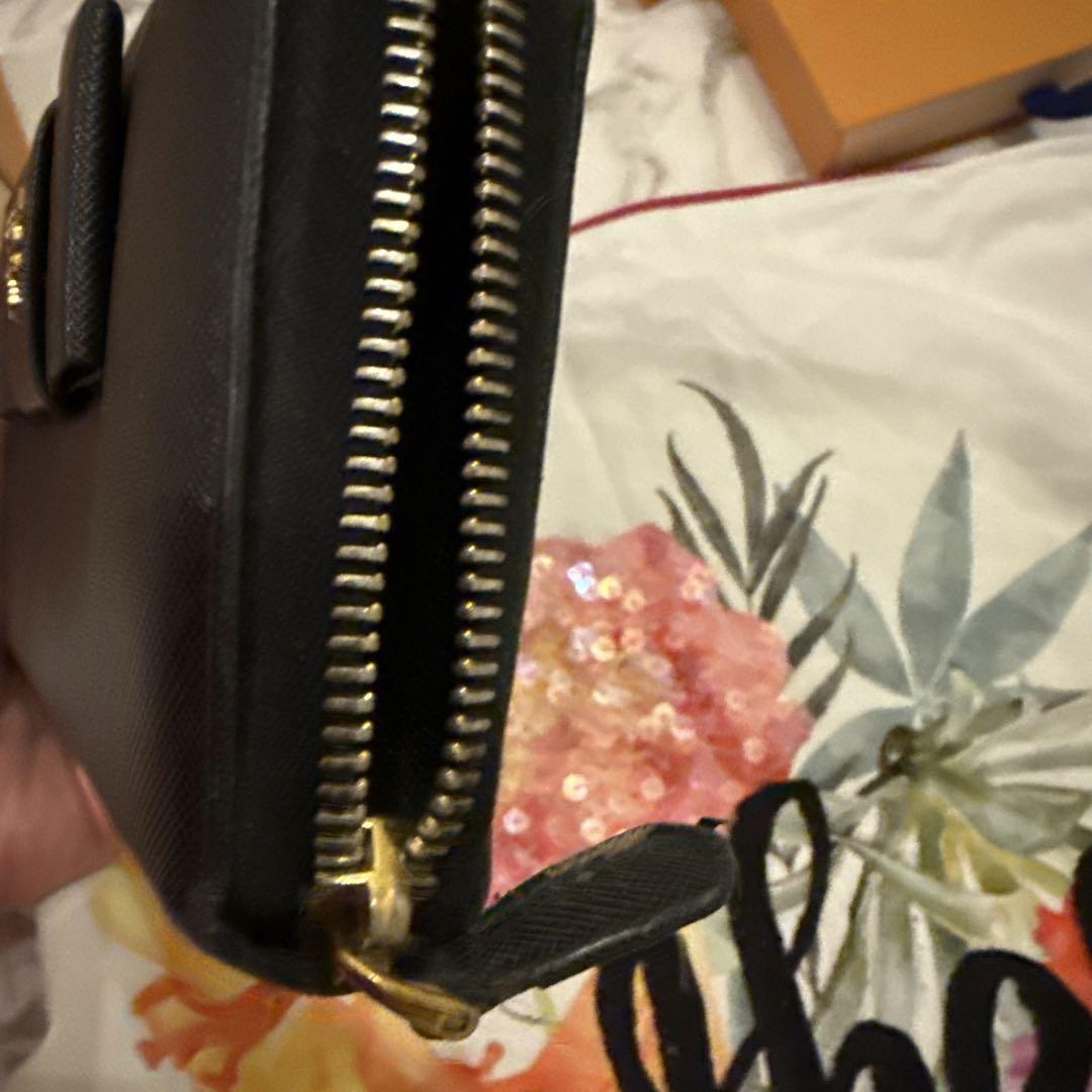 PRADA ブラック 二つ折り財布 リボン付き