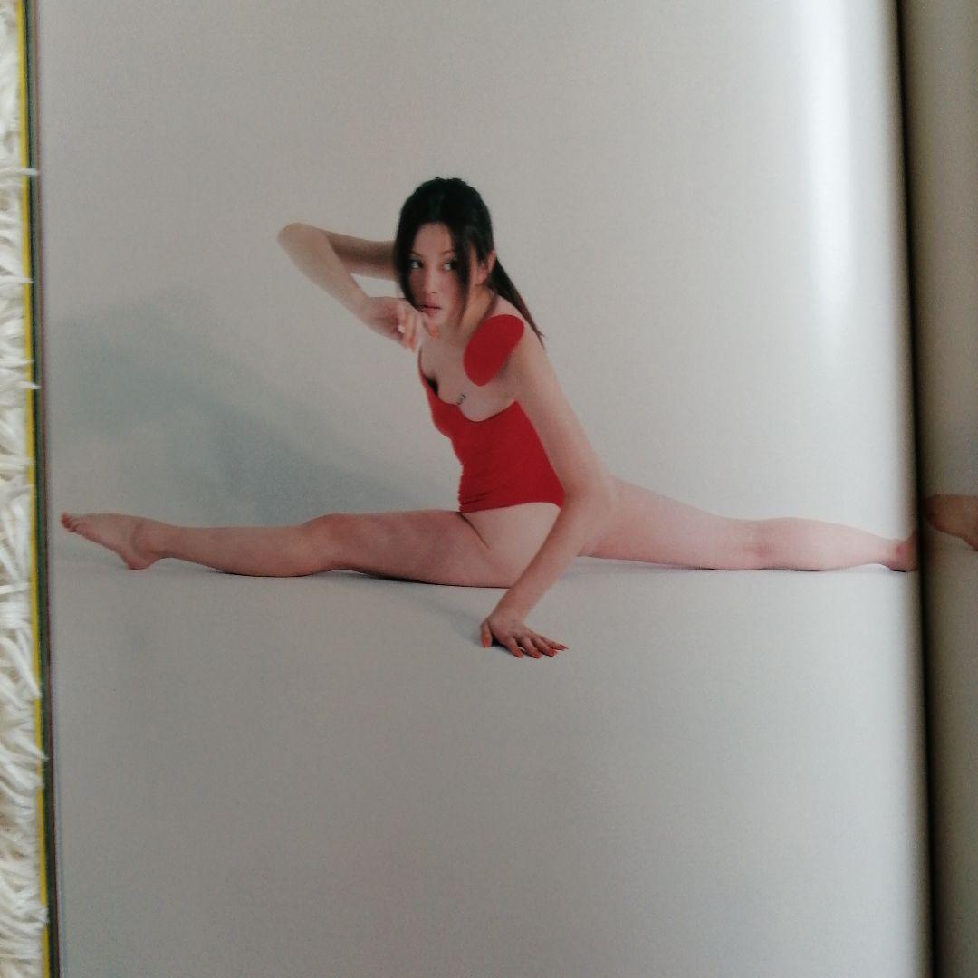 Tough : Yonekura Ryoko 米倉涼子　写真集 初版美品】米倉涼子写真集 Tough : Yonekura Ryoko - メルカリ