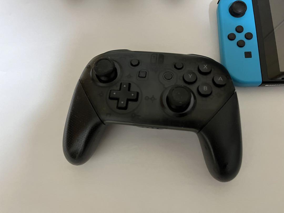 プロコン付き。任天堂スイッチSwitch本体 赤青