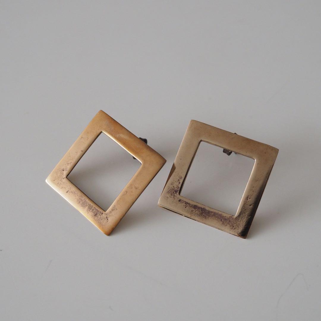 MONICA CASTIGLIONI スクエアピアス　ブロンズ
