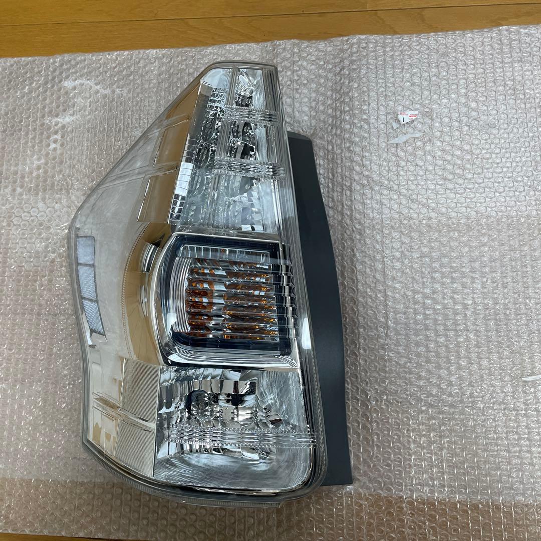 ボタニカル ミディアムベール プリウス α テールランプ 左側 - ライト