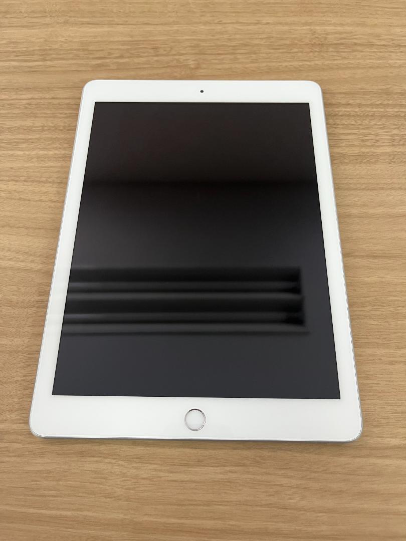 iPad 第６世代 Wifi 32GB シルバー④-