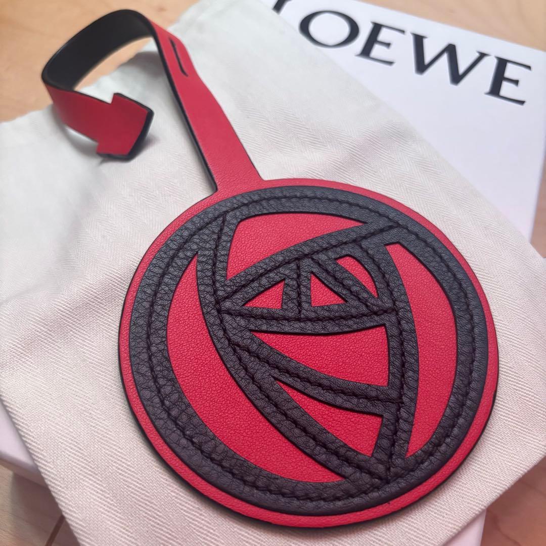 美品 LOEWE レザー キーホルダー バラ チャーム