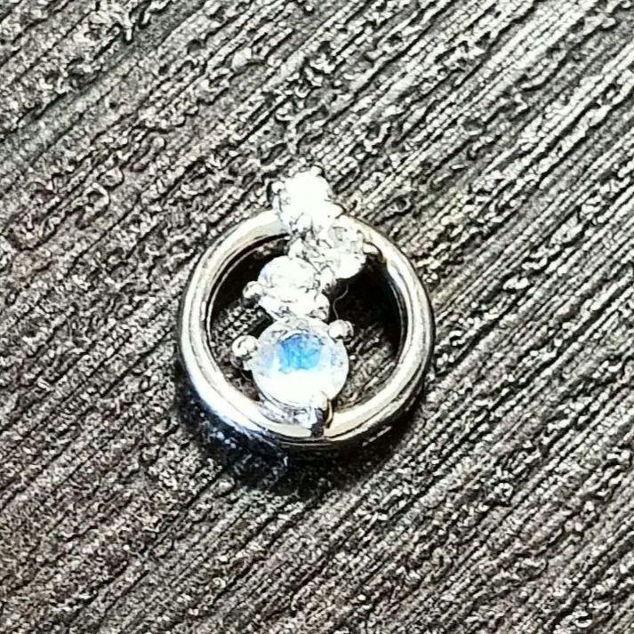 K10 円形 ネックレス ペンダントトップ　刻印入り WG 色石