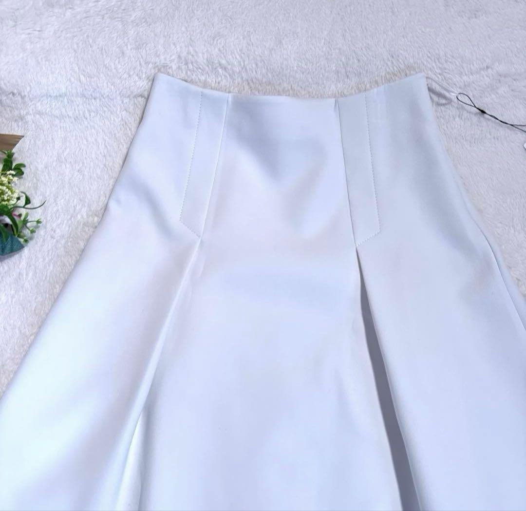 新品タグ付✨　アドーア　トリプルクロススカート　ロング　タック　フレア　白　近年