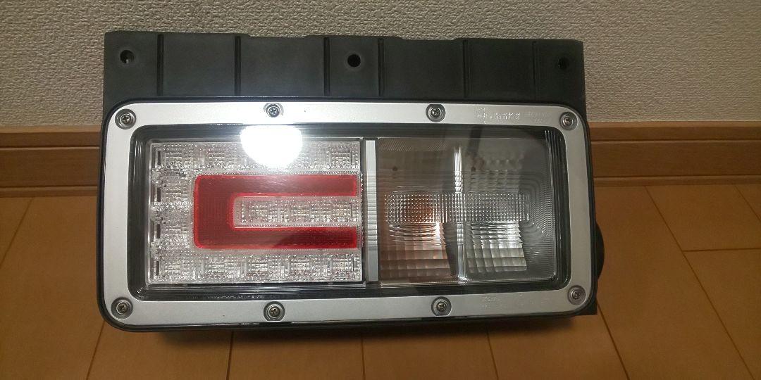 日野 純正 テールランプ - メルカリ