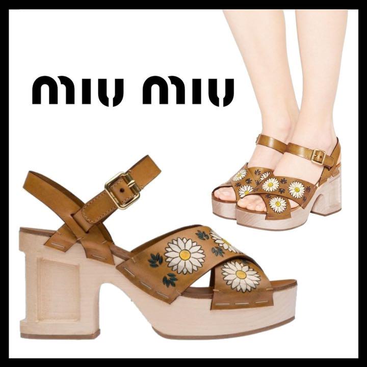 【箱付き】 MIUMIU フラワープリント サンダル ウッドヒール 【箱付き】 MIUMIU フラワープリント サンダル ウッドヒール