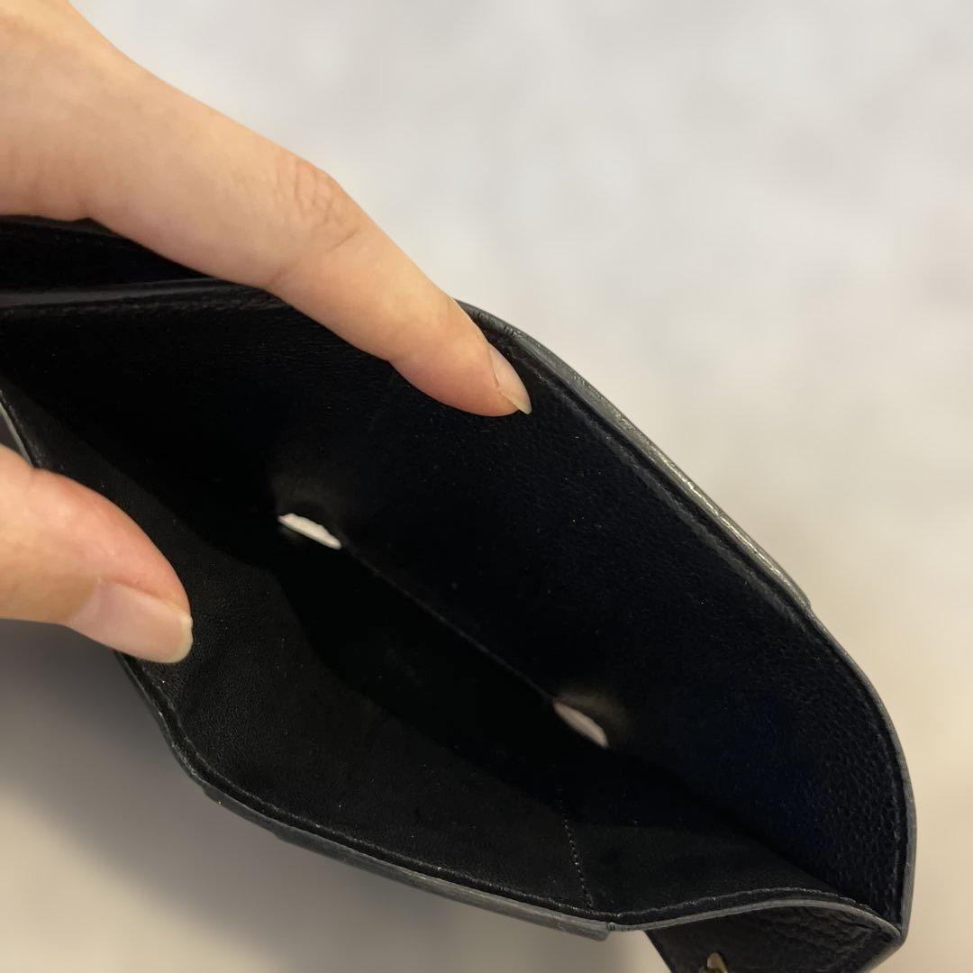 ブラック三つ折り財布