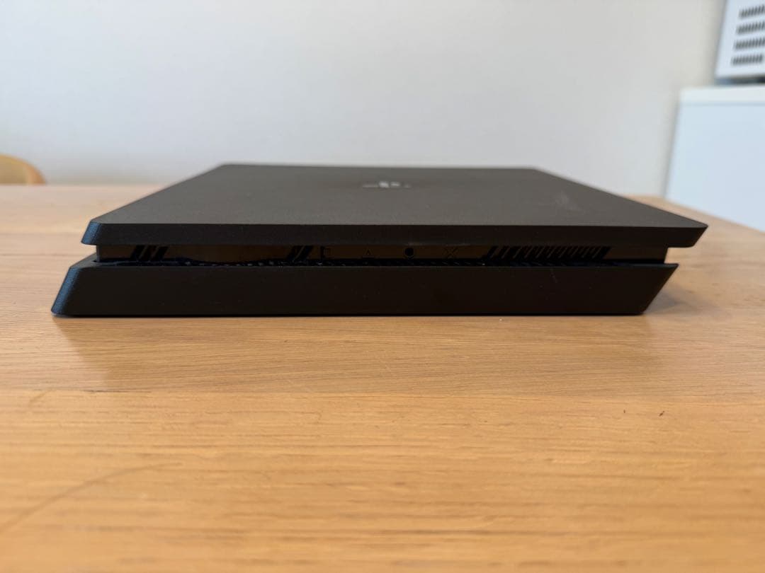 PlayStation 4 本体 + コントローラー付属品 PlayStation 4 本体 + コントローラー付属品