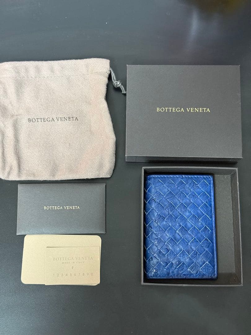 【美品】BOTTEGA VENETA オーストリッチレザー カードケース 青