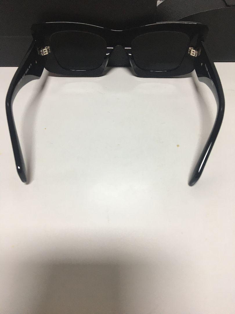 PRADA シンボル　ロゴ　サングラス