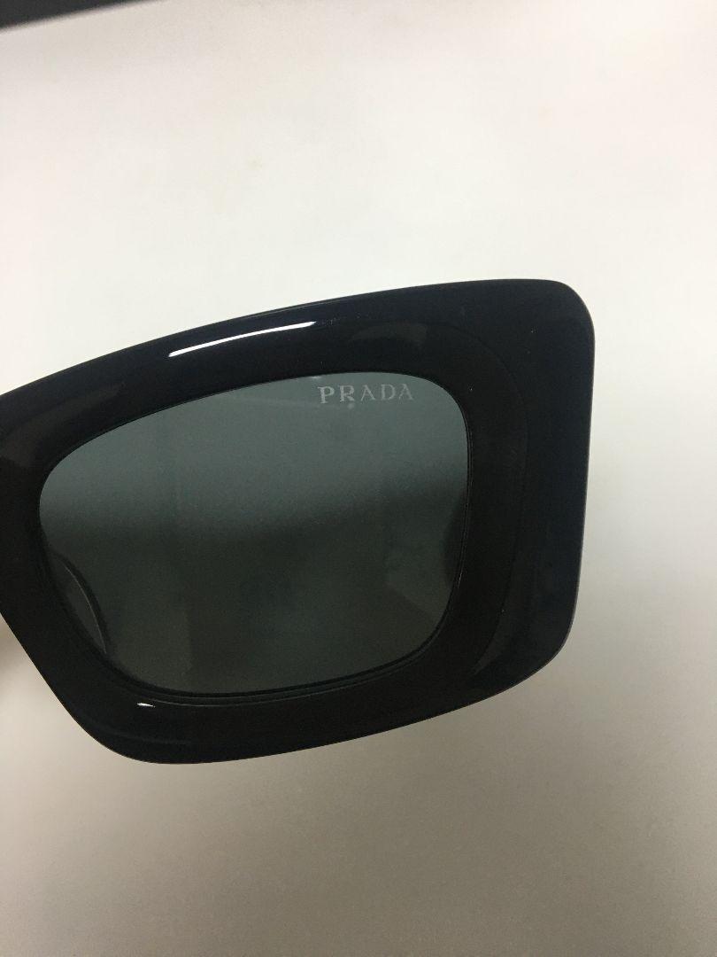 PRADA シンボル　ロゴ　サングラス