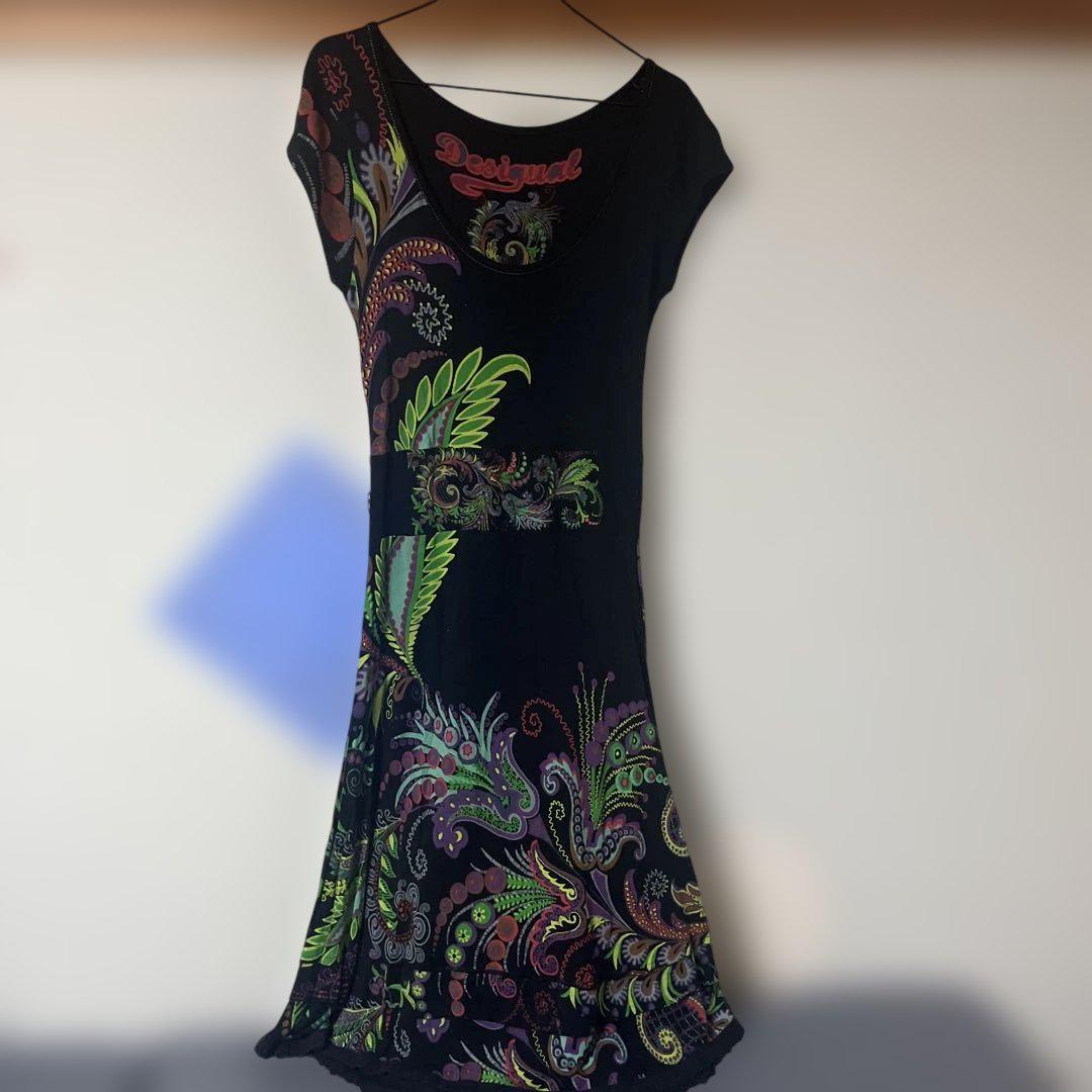 [ Desigual ] トラペーズモデル ペイズリー 半袖 ワンピース Desigual ブラック半袖ワンピース 美品 - メルカリ