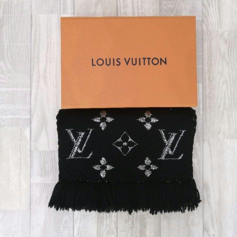 注目の福袋をピックアップ! Vuitton】エシャルプ 【Louis ロゴマニア 購入アウトレット ルイ・ヴィトン エシャルプ・ロゴマニア マフラー 廃番色 マフラー/ショール