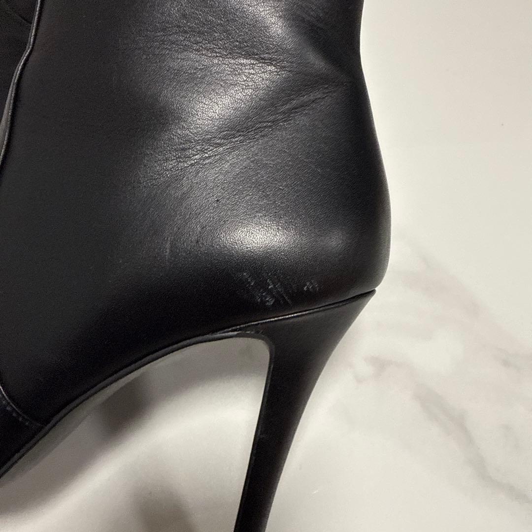 ポインテッドトゥ ブーツ23.5cm・DIANA