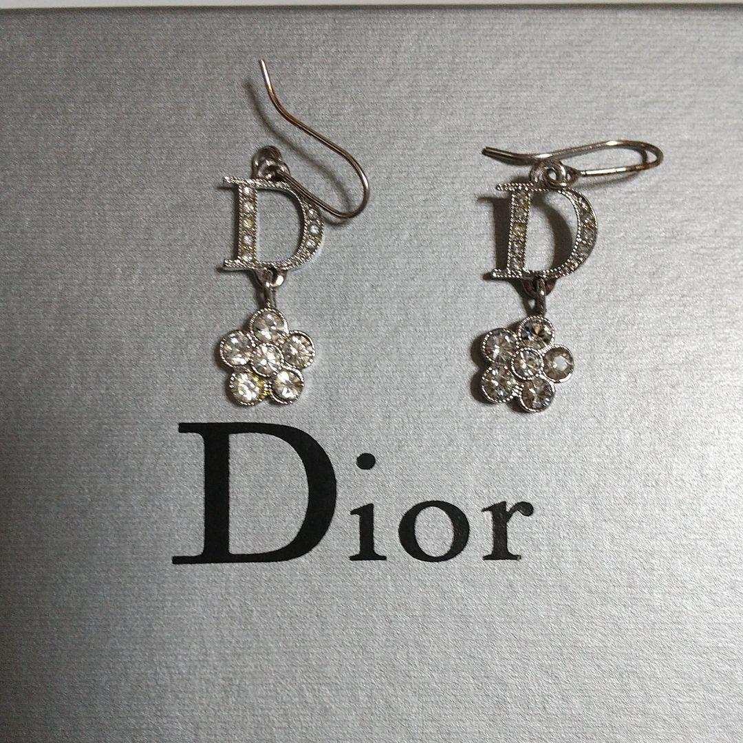 Diorピアス D 花モチーフ シルバー