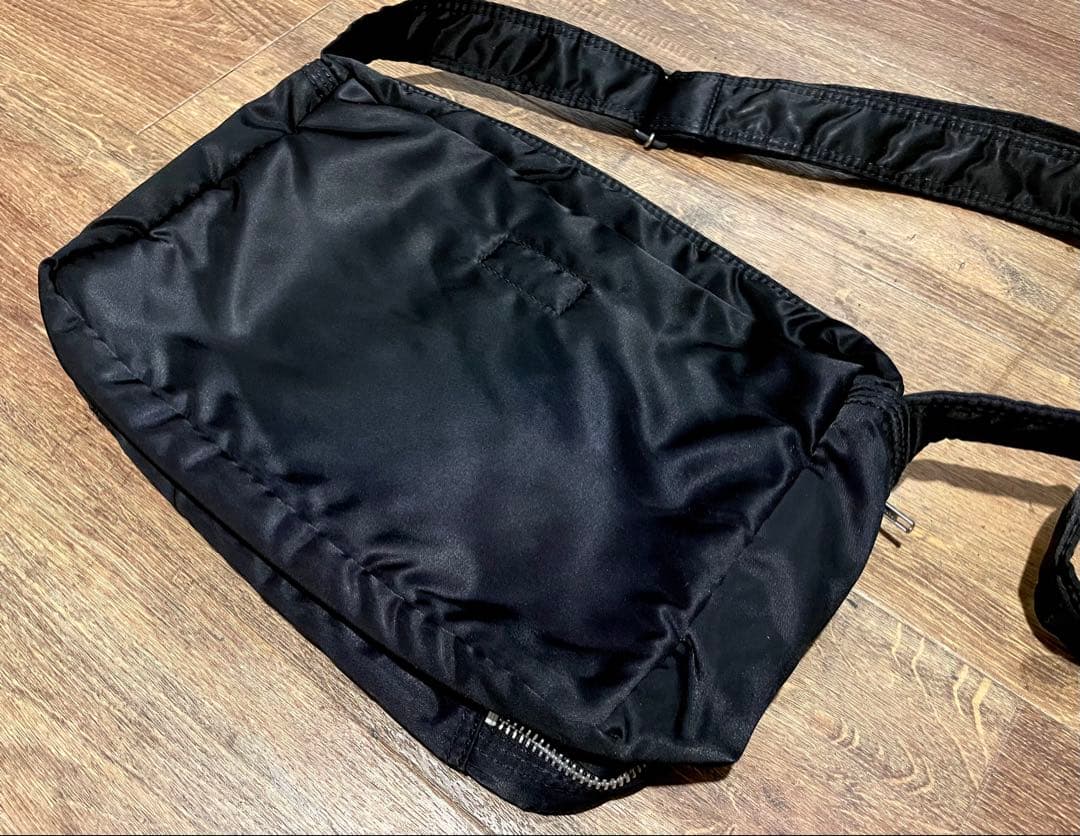 吉田カバン　タンカー　ポーター　ショルダーバッグ　ブラック　PORTER