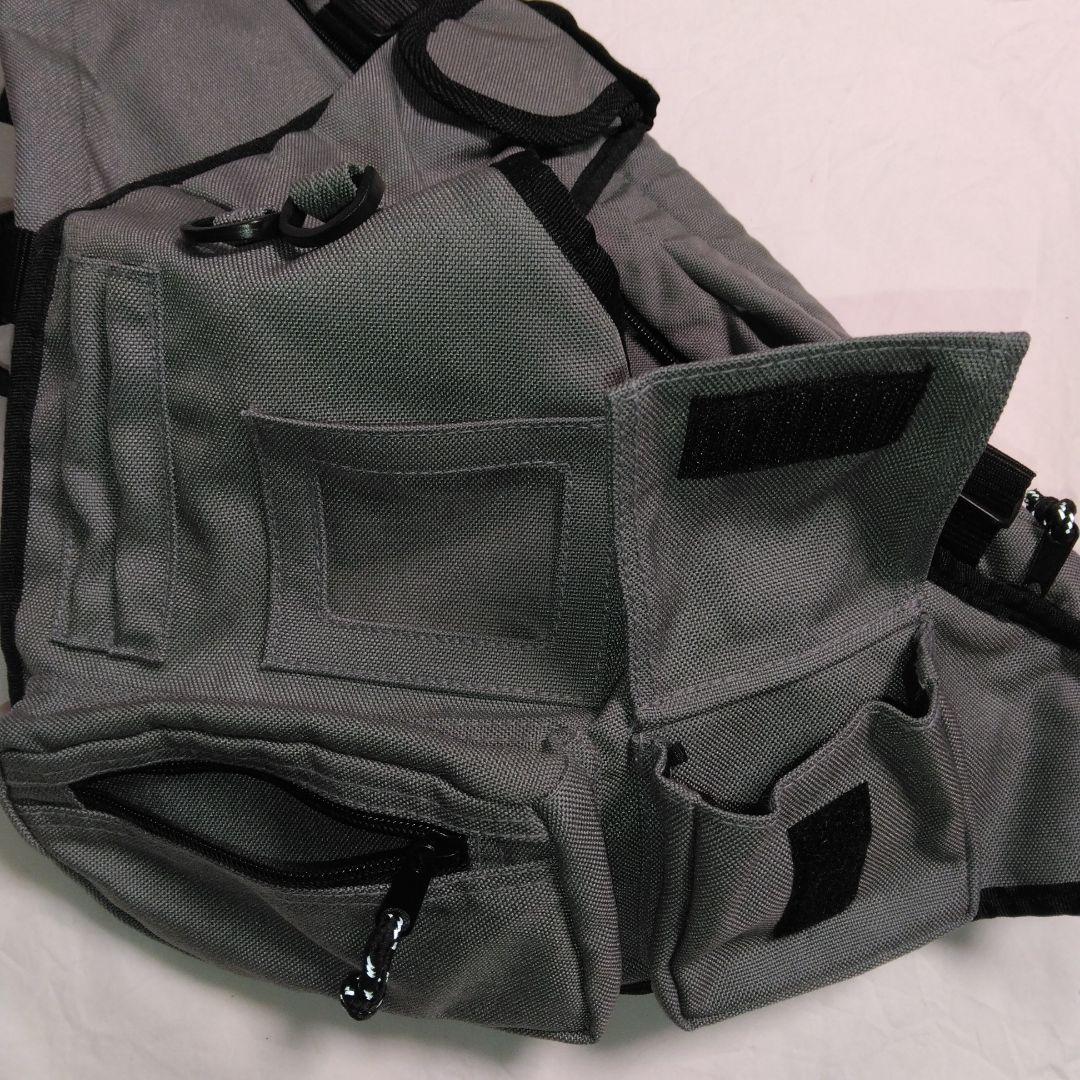 【新品未使用】DIESEL ボディバッグ　グレー　沢山ポケット付き