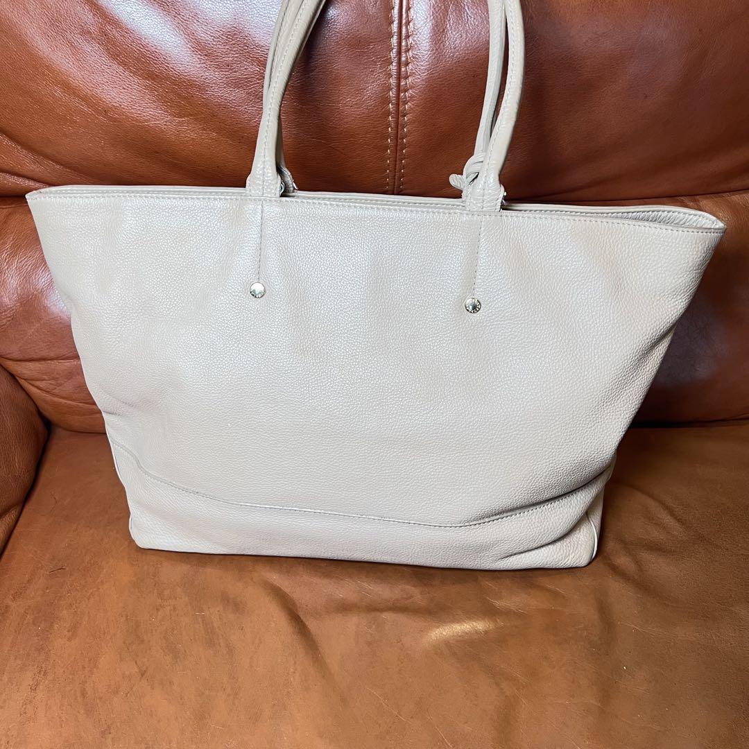 FURLA ベージュ レザートートバッグ - メルカリ