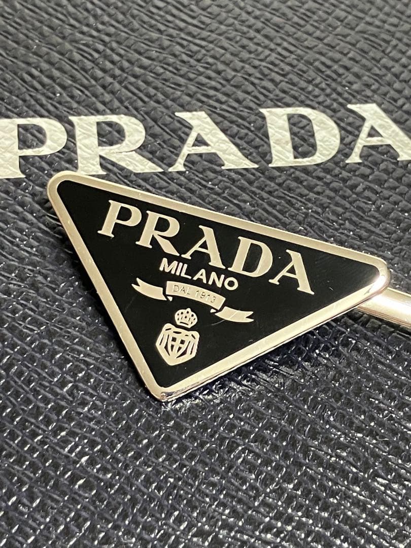 PRADA プラダ トライアングル 三角 ヘアピン ブラック DECORATOM_COM_BR