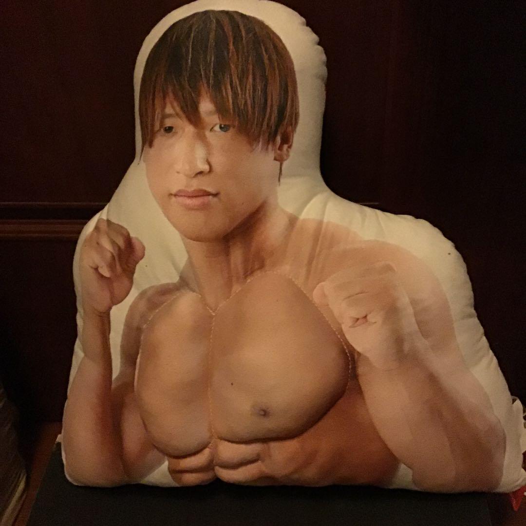 新日本プロレス 飯伏幸太 筋肉クッション メルカリ