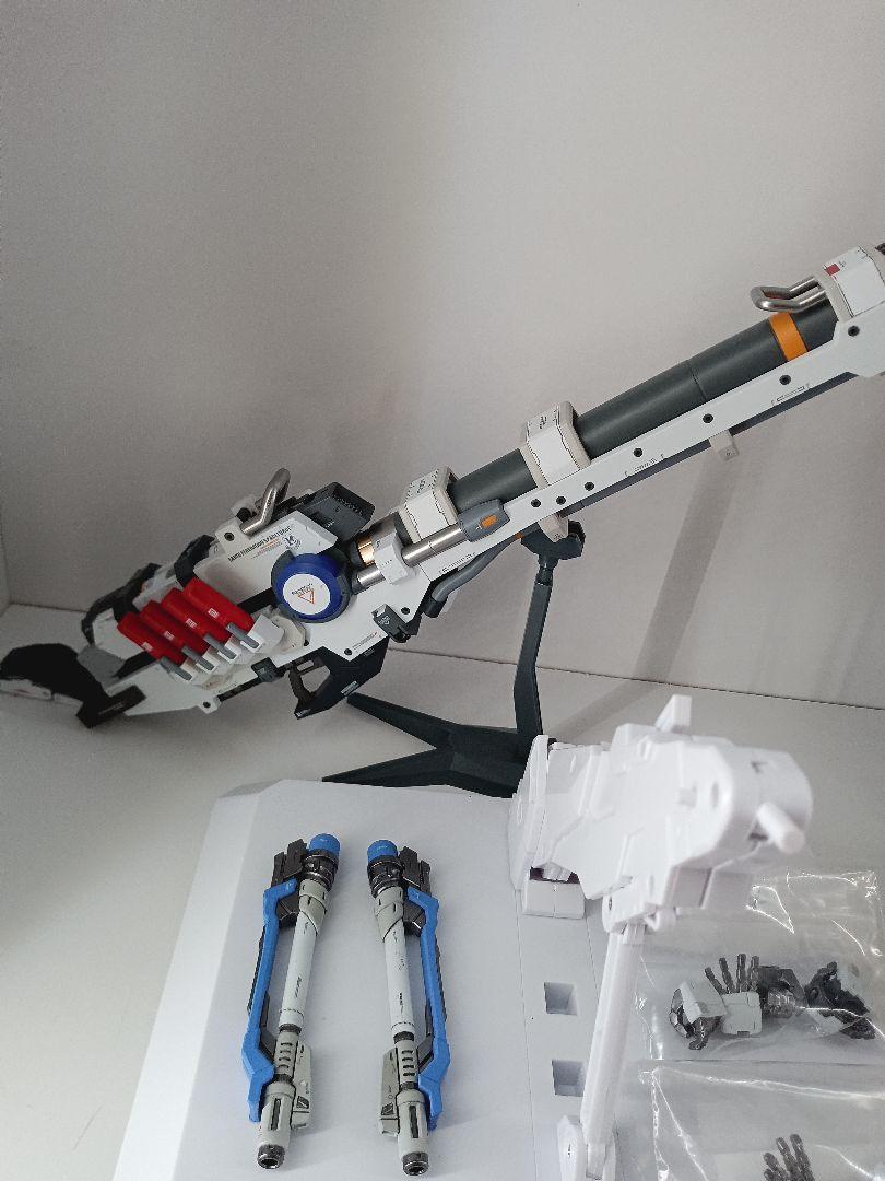 徹底塗装済完成品 1/100 Hi-νガンダム＋ハイパーメガランチャー＆台座付