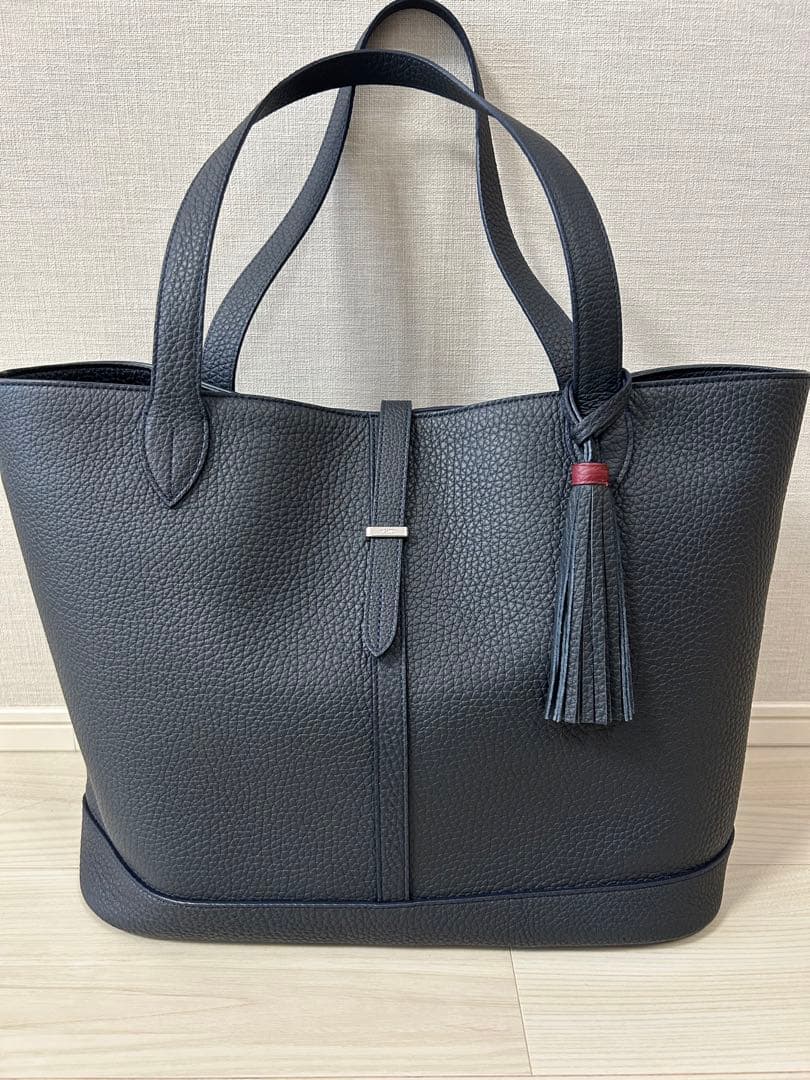 アカーテ　レザートートバッグ