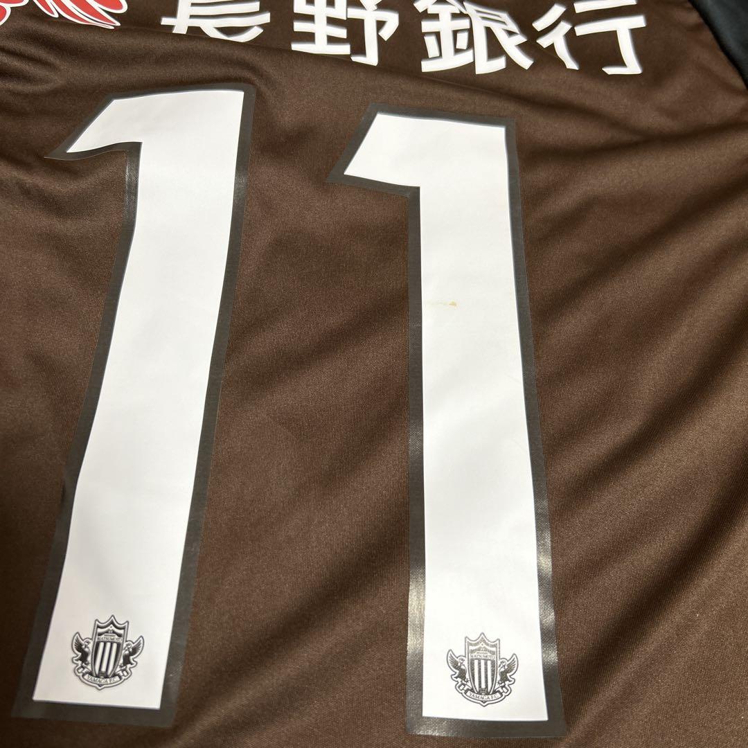 松本山雅FC 2024 ブラウンのadidas製スリムフィットサッカーシャツ、