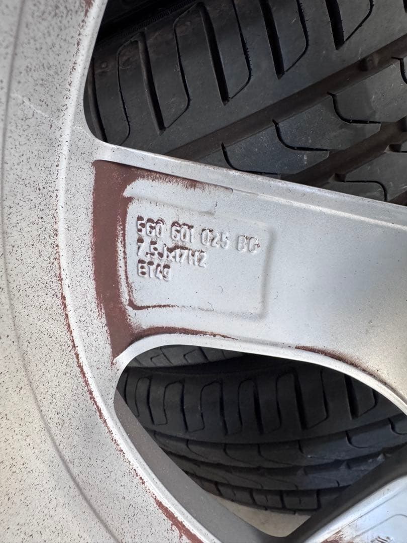 VW ゴルフ7.5GTI純正225/45 R17 PIRELLIバリ溝タイヤ20