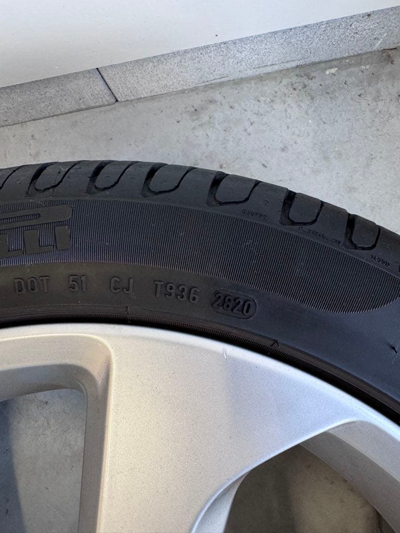 VW ゴルフ7.5GTI純正225/45 R17 PIRELLIバリ溝タイヤ20