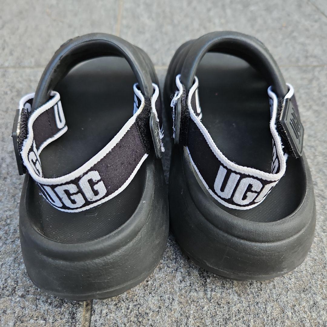 UGG アグ　SPORT YEAH　スポーツサンダル　ストライプ付　黒 UGG アグ SPORT YEAH スポーツサンダル ストライプ付 黒 - メルカリ