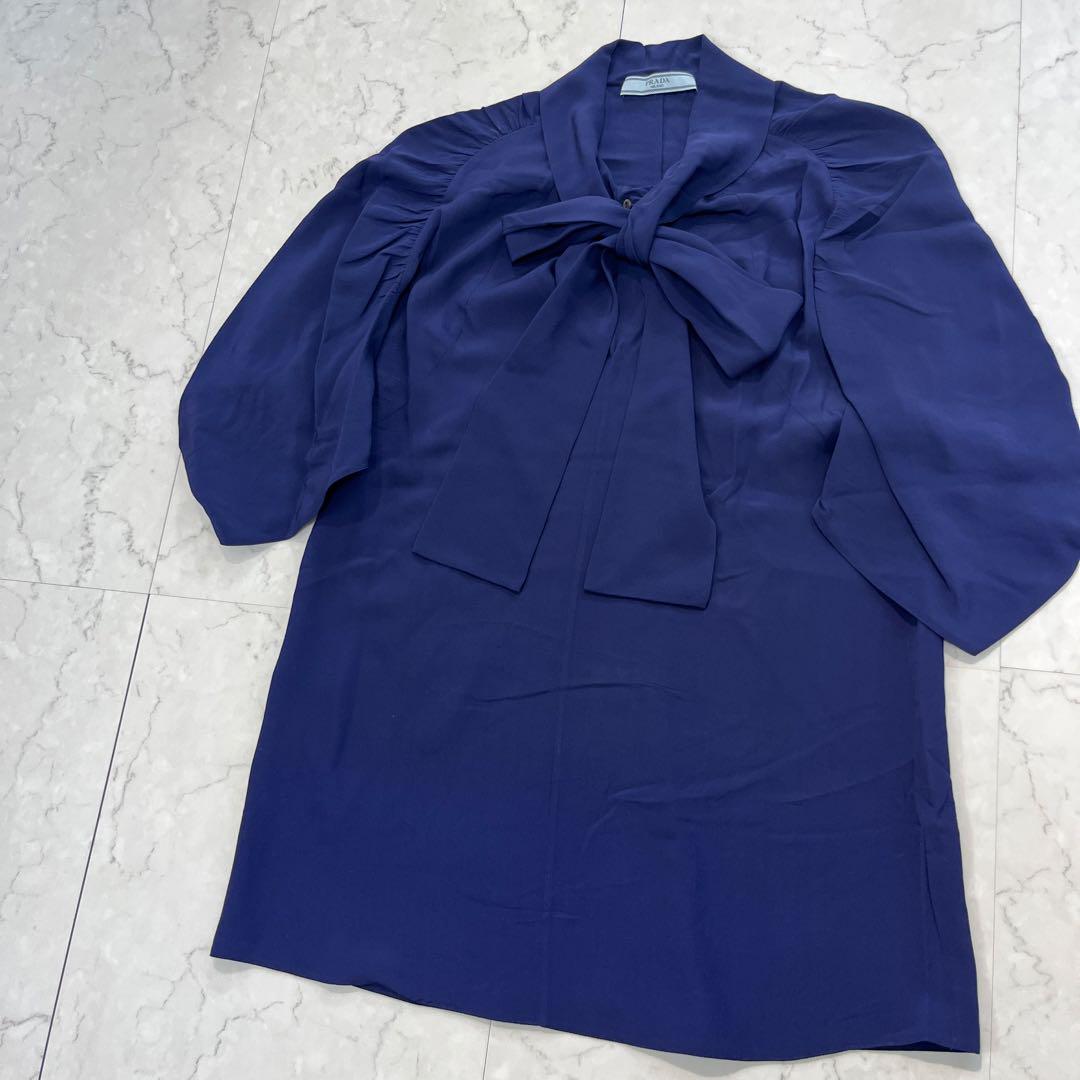 新入荷 PRADA現行タグ☆シルク ネイビーボウタイリボンブラウス【36 トップス