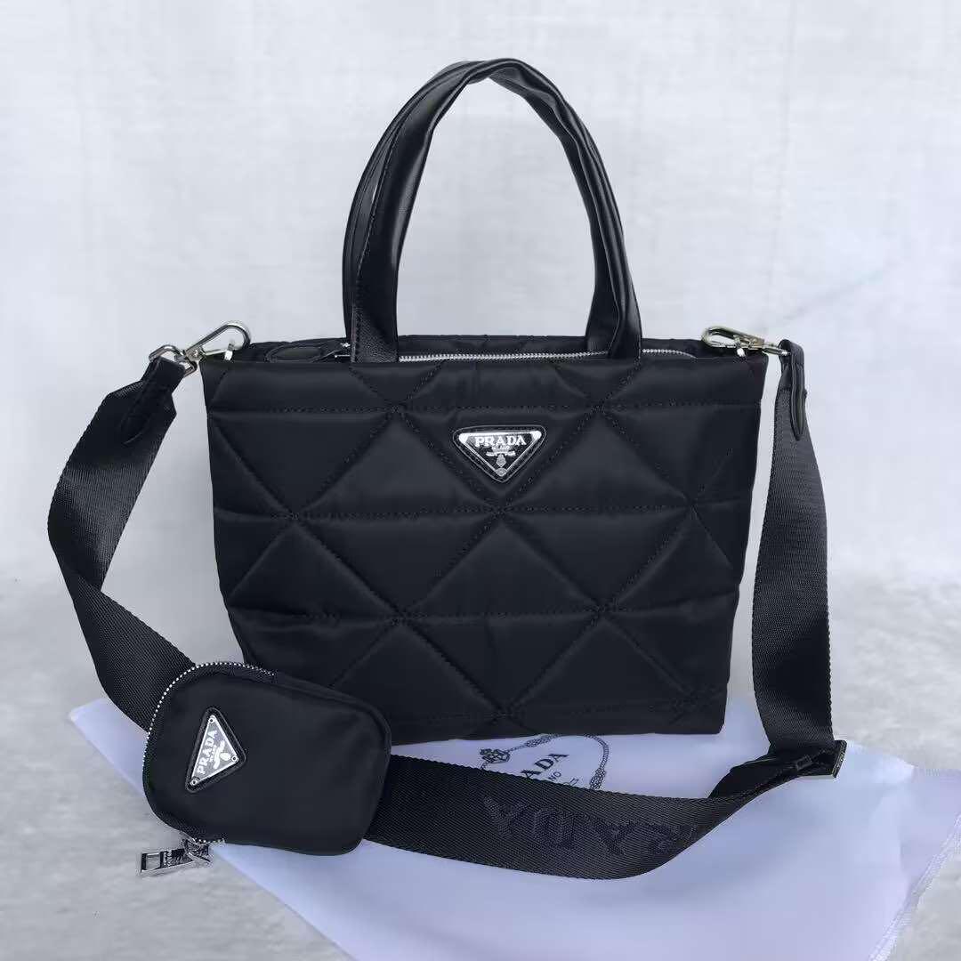 PRADA　ノベルティバッグ PRADAノベルティバッグ - メルカリ