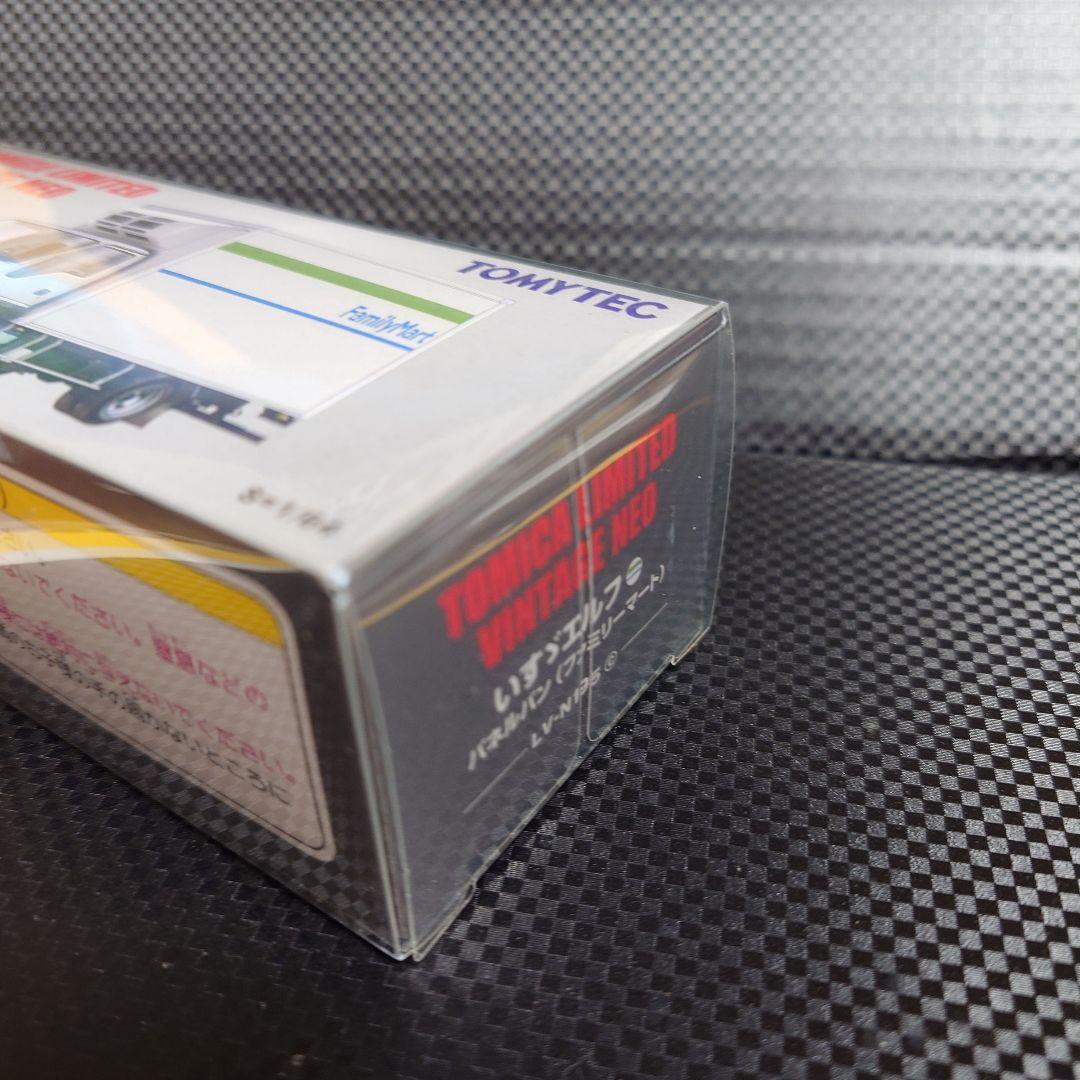トミカリミテッドヴィンテージネオ いすゞ エルフ パネルバン(ファミリーマート)