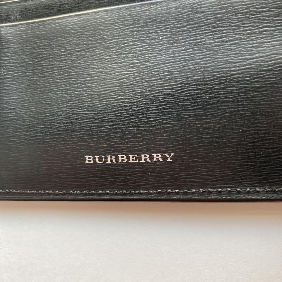 BURBERRY ブラックレザー二つ折り財布　黒　バーバリー