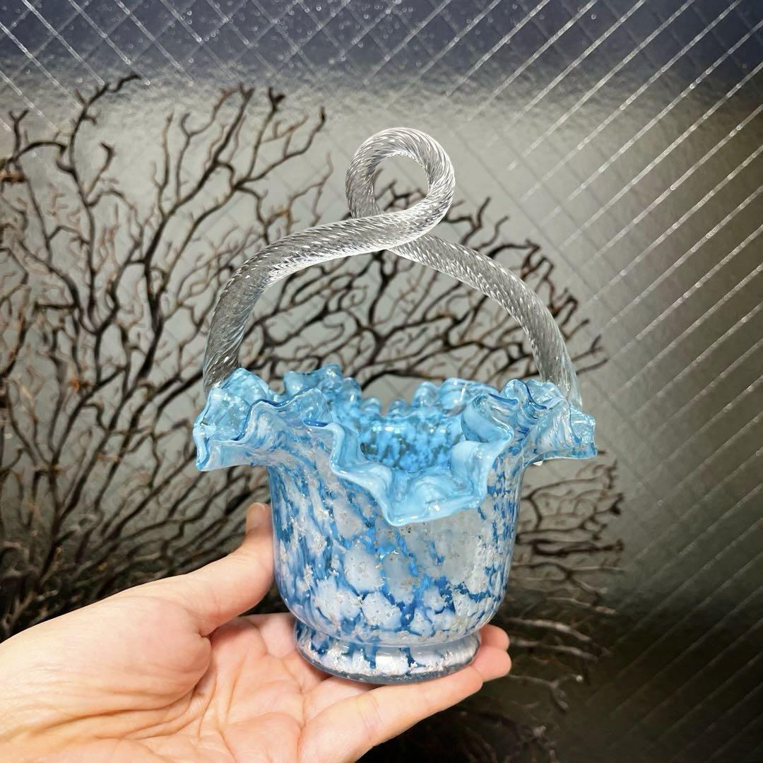 骨董　時代ガラス　銀粉爆変　水色吹雪紋　取手付き　フリル　菓子器　花器　ウラン