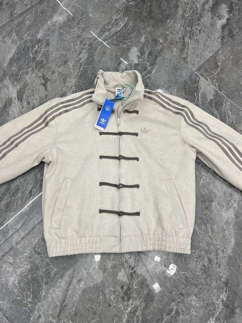 adidasアディダス中国限定蛇年トラックジャケットホワイトMサイズです」