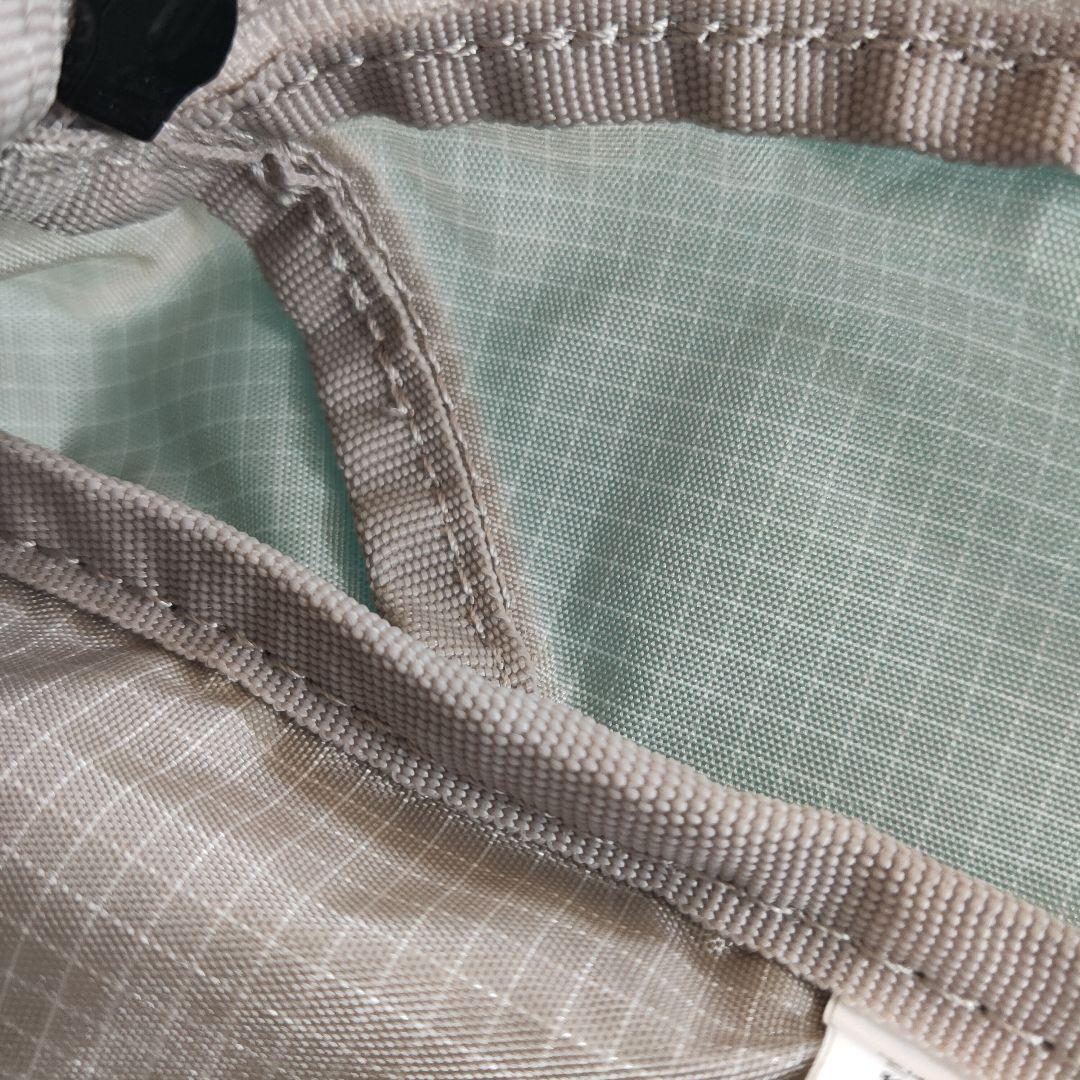 カペルミュール　ライトスリムバックパック 9L グレーベージュ
