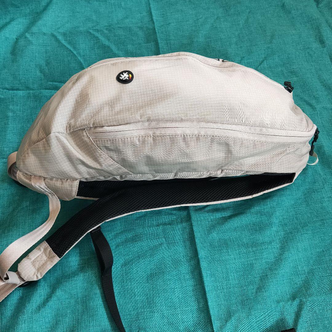 カペルミュール　ライトスリムバックパック 9L グレーベージュ